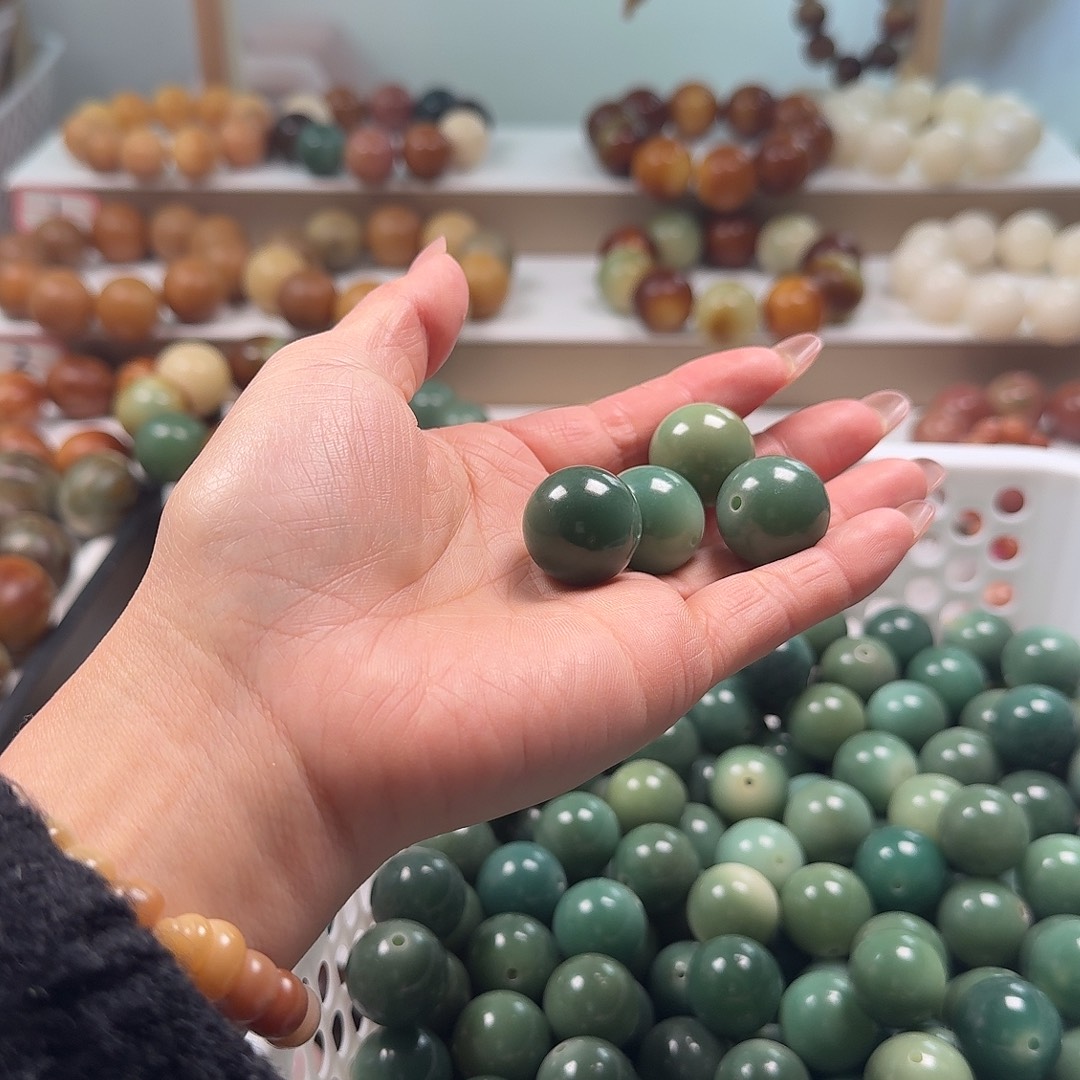 加***猫菩提根/象牙果吊坠卡20微瑕浅绿12颗