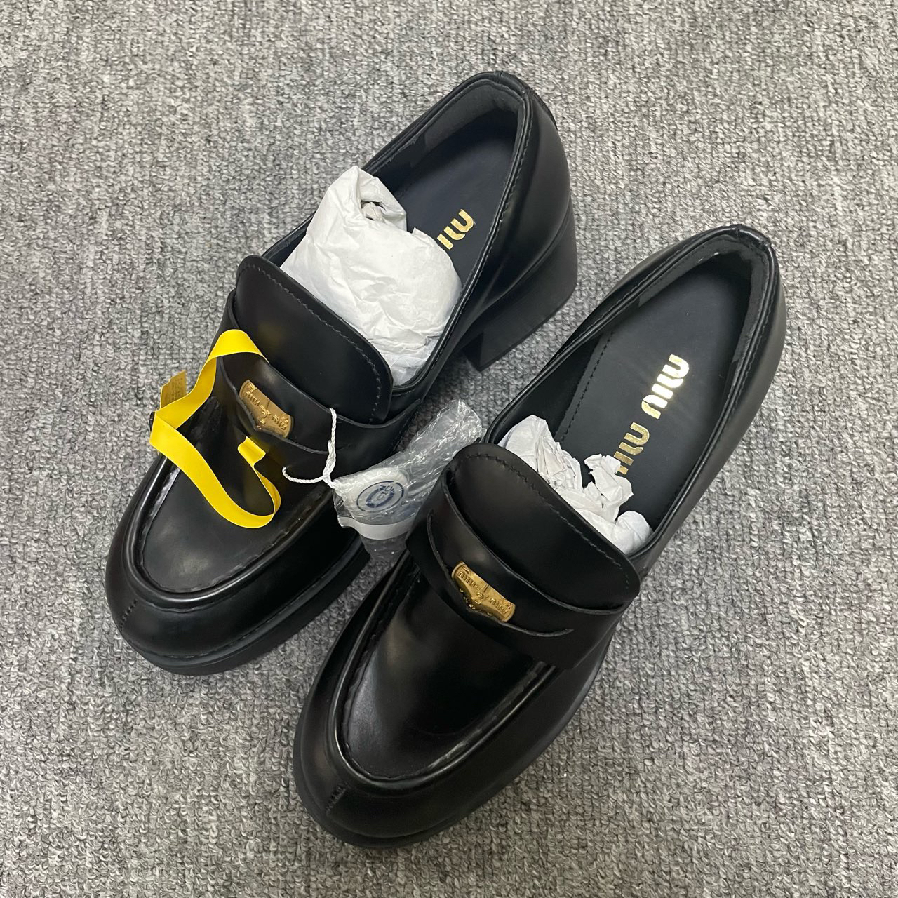 99新 MIU MIU/缪缪 （有盒）Penny 徽标粗跟高跟鞋  39码/10189