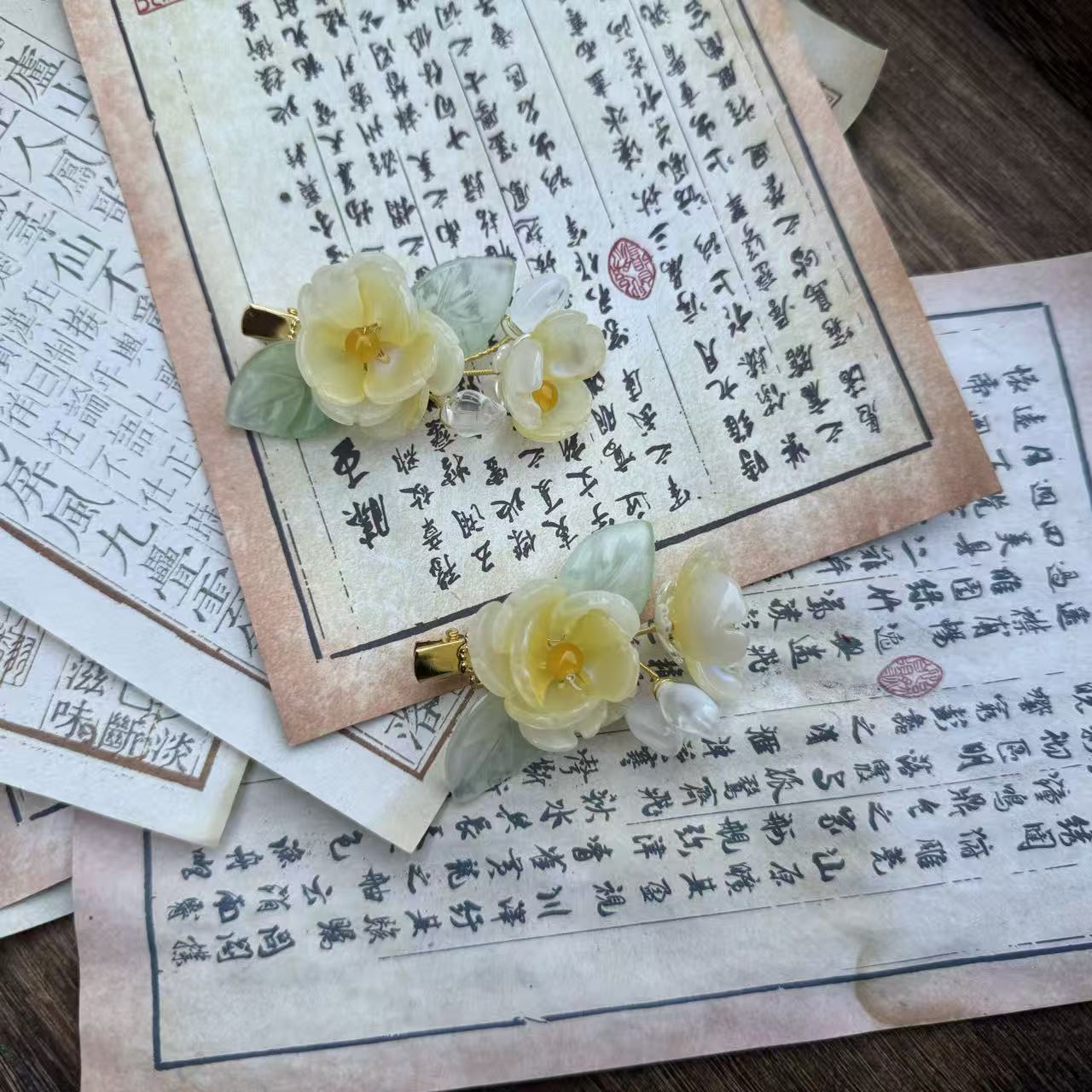 黄色琉璃小牡丹两只。前尘梦古风汉服配饰