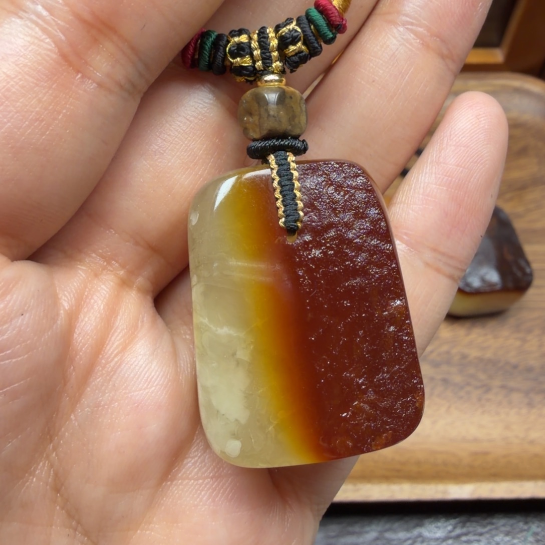 琥珀未镶嵌吊坠(赠链)