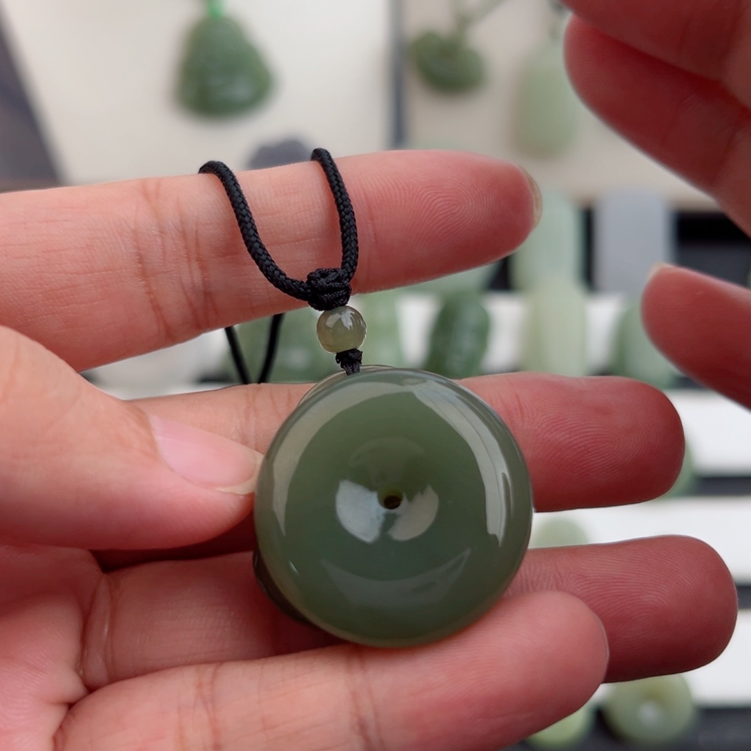 吊坠(赠链)未镶嵌和田玉666