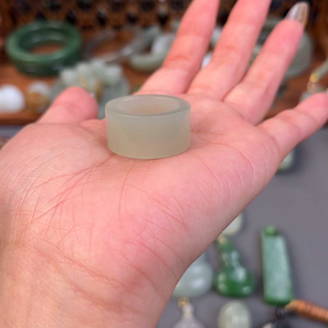 和田玉（糖玉）未镶嵌颈饰