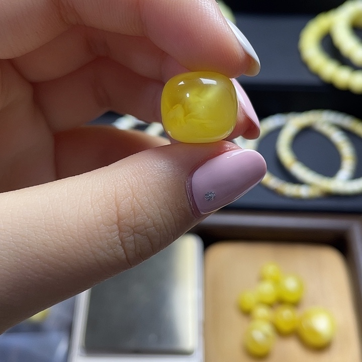 琥珀未镶嵌珠宝奇石荧光微瑕13.5 12.3