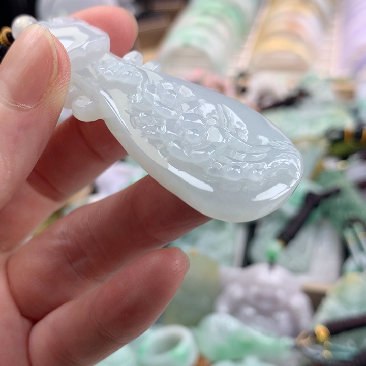 翡翠未镶嵌颈饰吊坠