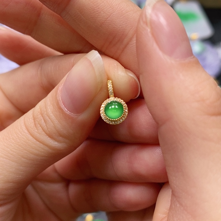 翡翠颈饰未镶嵌吊坠