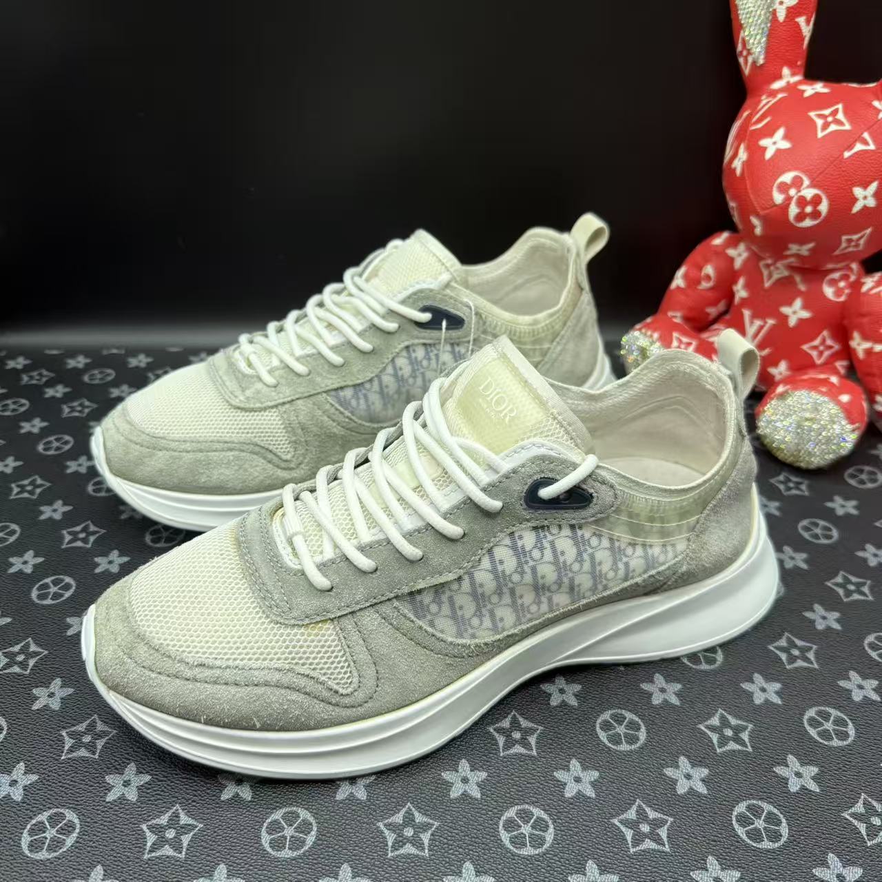 95新 DIOR/迪奥 男士白灰网纱老花半印运动鞋42欧码 lz515