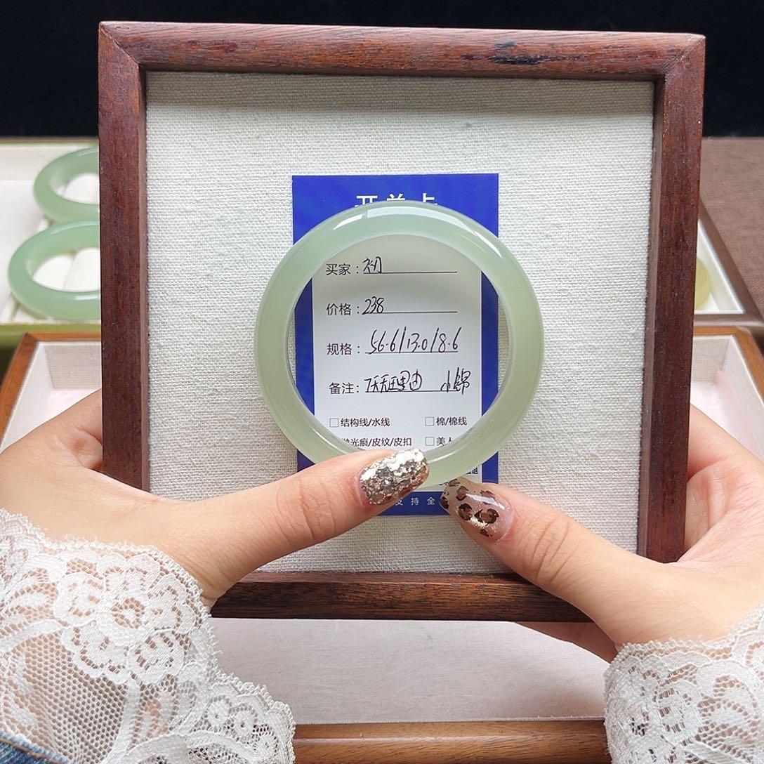 初***石英质玉未镶嵌手镯