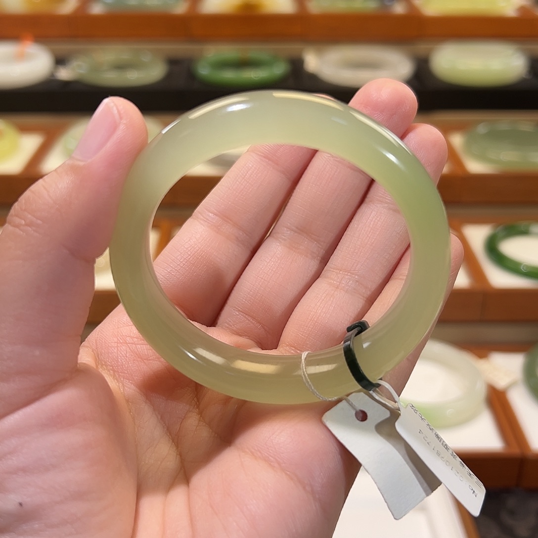 和田玉手镯未镶嵌和*