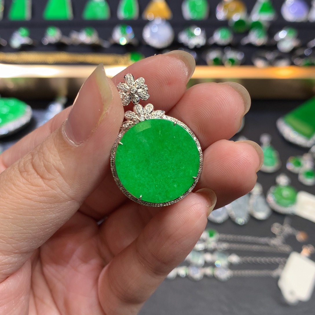 翡翠吊坠(不含链)18K金镶嵌