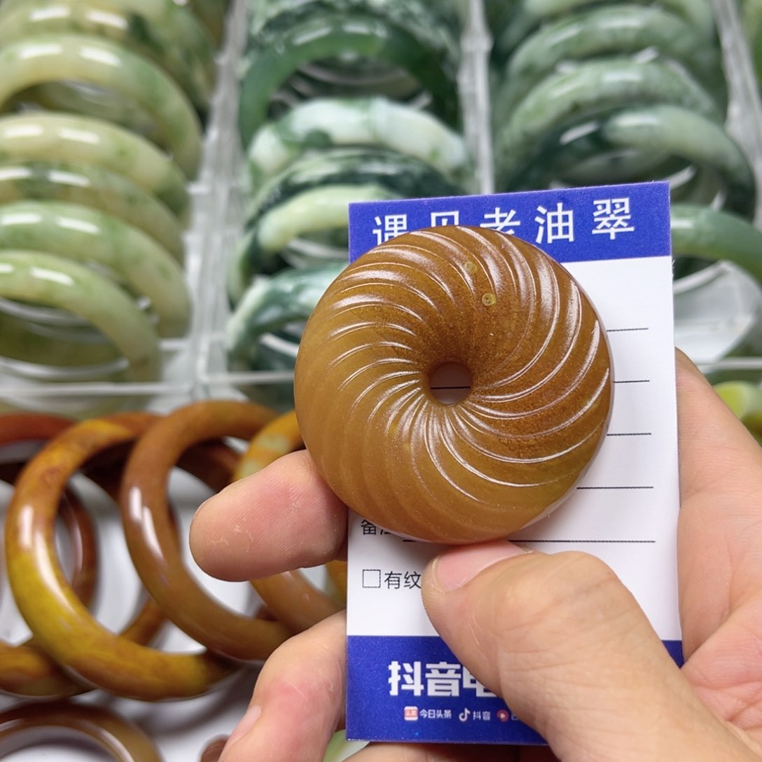 透闪石-蛇纹石玉手镯未镶嵌
