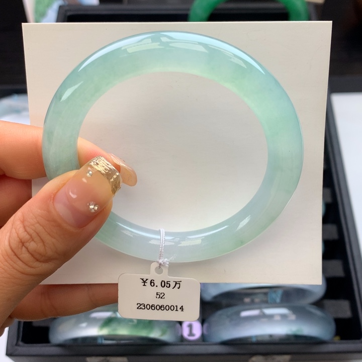 翡翠手镯未镶嵌冰晴绿水圆条