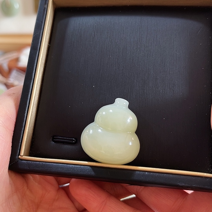 跳****和田玉未镶嵌颈饰