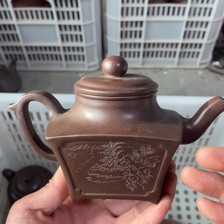 老厂紫砂壶一件。