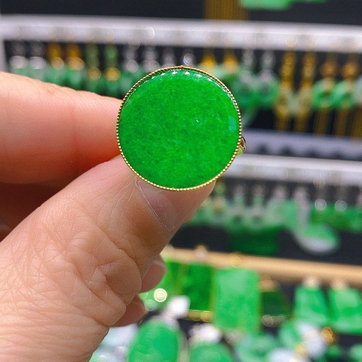 翡翠戒指18K金镶嵌戒指