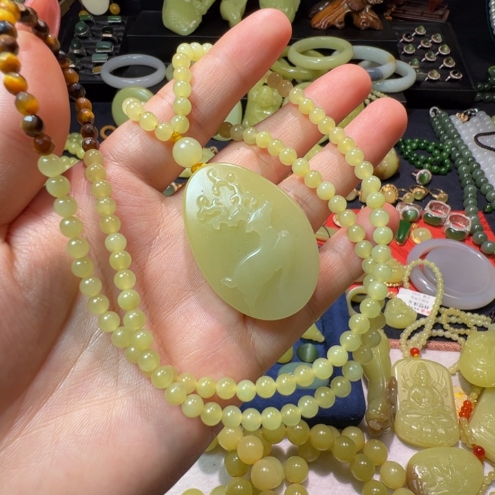 和田玉（黄玉）颈饰未镶嵌