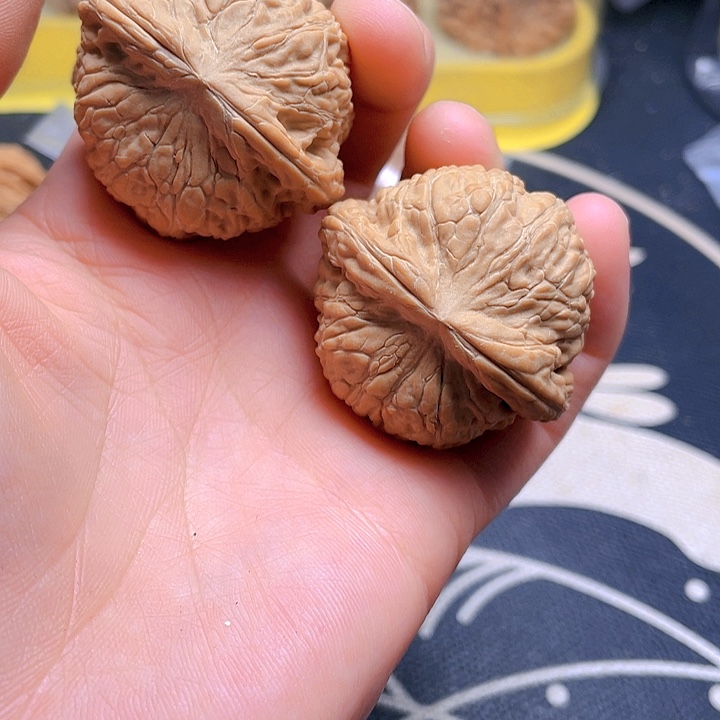 文玩核桃吊坠平底锅一对