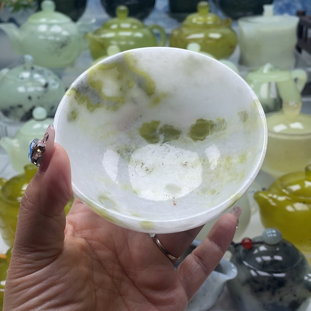 蛇纹石玉未镶嵌玉碗