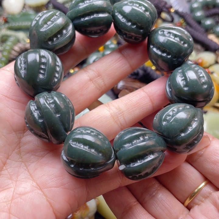 和田玉颈饰未镶嵌