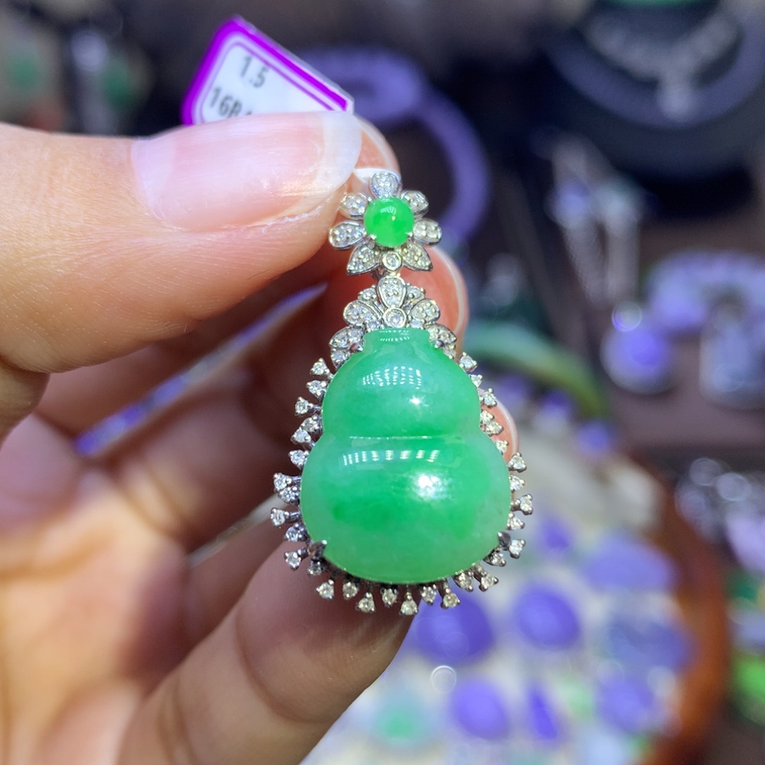 翡翠颈饰18K金镶嵌翡翠