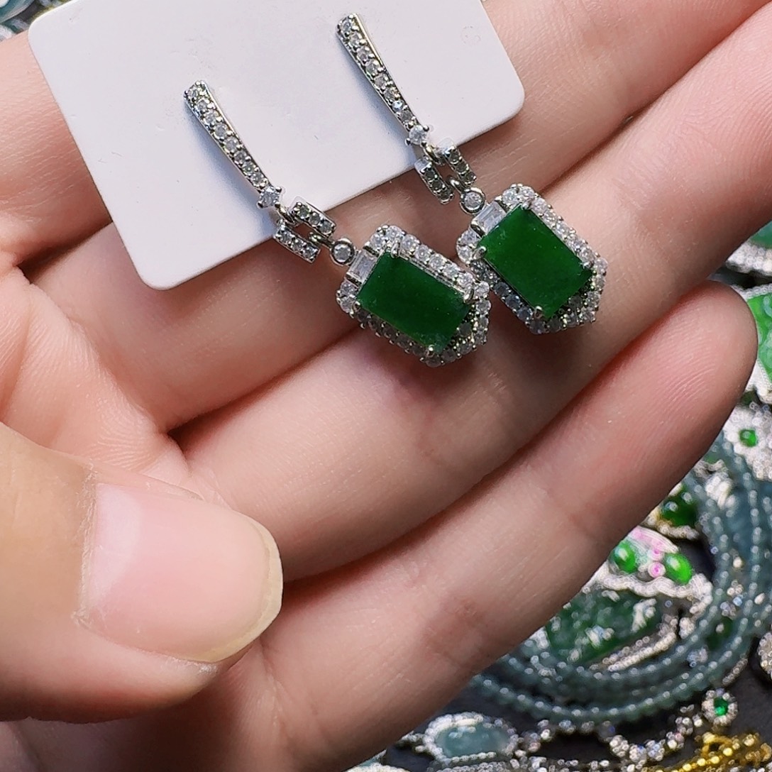 翡翠未镶嵌颈饰天然A货翡翠放漏