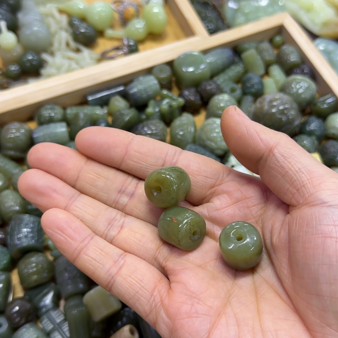 羊***岫岩河磨玉（透闪石质玉）未镶嵌挂件