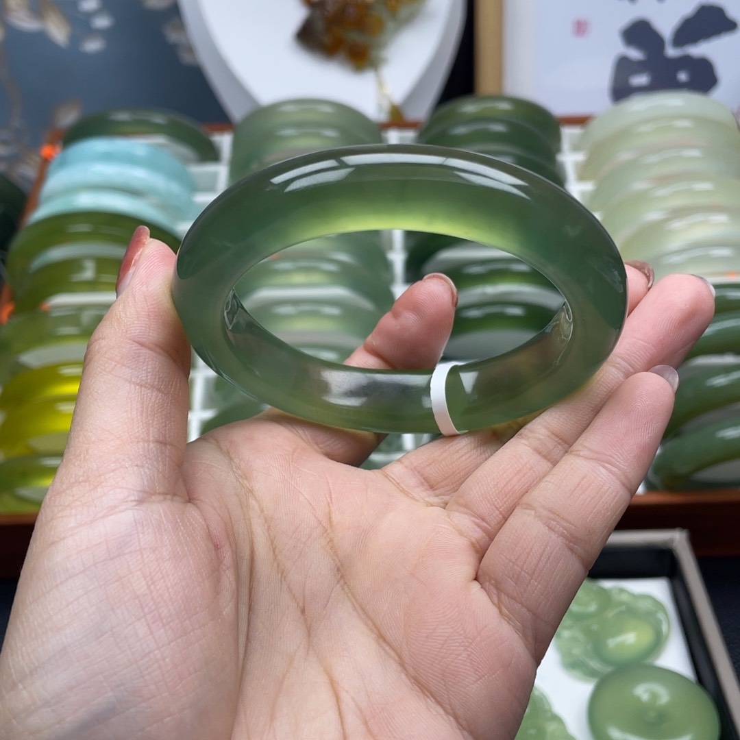 未镶嵌蛇纹石玉手镯