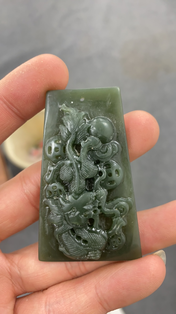 和田玉青玉吊坠。