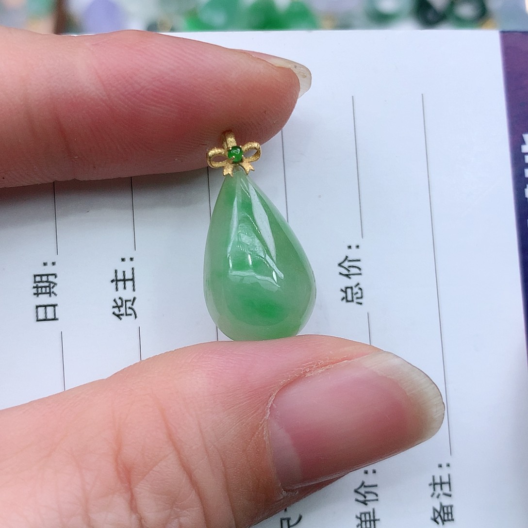翡翠吊坠(不含链)18K金镶嵌
