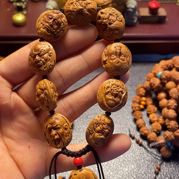 大桃核雕刻瑕疵罗汉