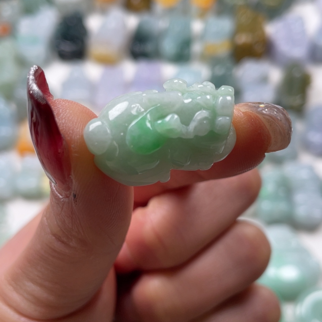 翡翠吊坠(赠链)未镶嵌