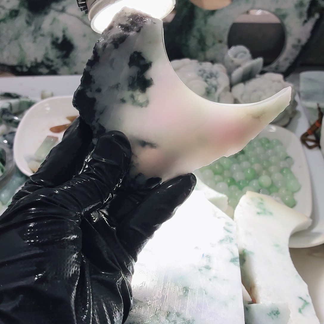 翡翠未镶嵌颈饰边角料