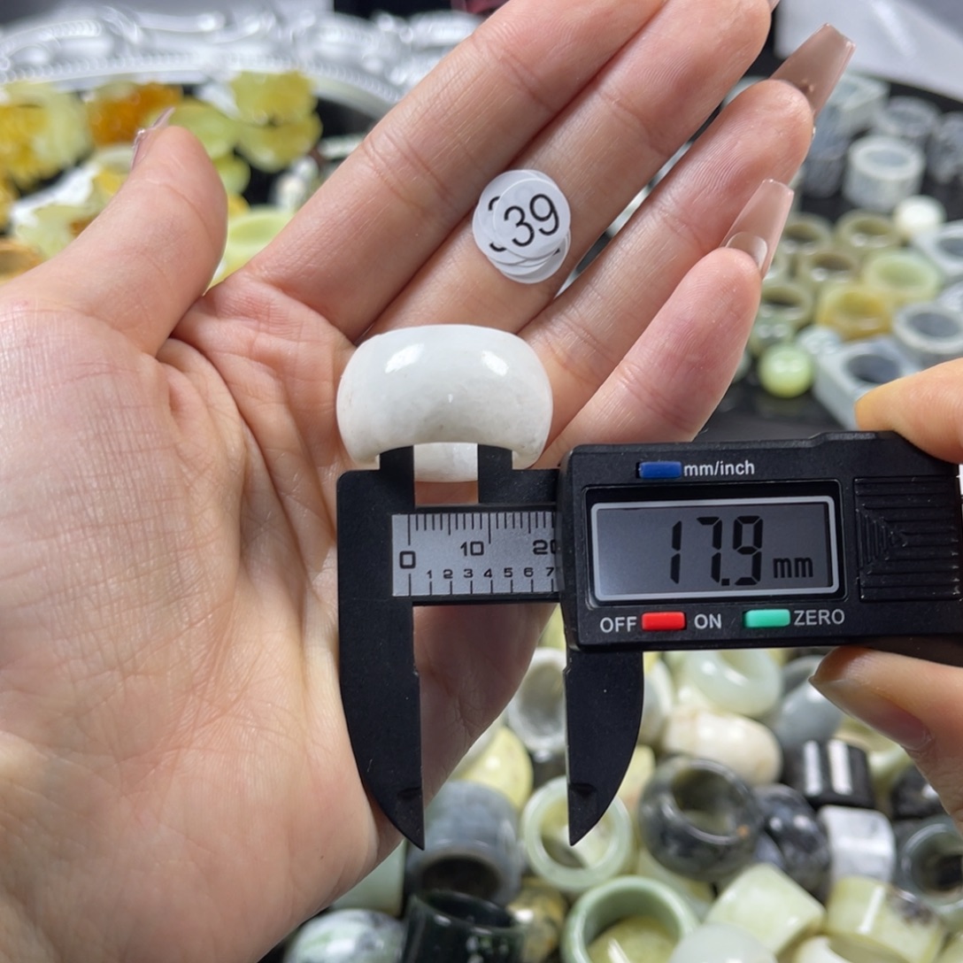 蛇纹石玉未镶嵌戒指