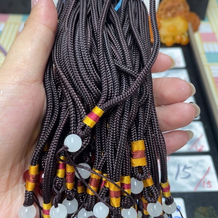 不***糕蛇纹石玉合金颈饰