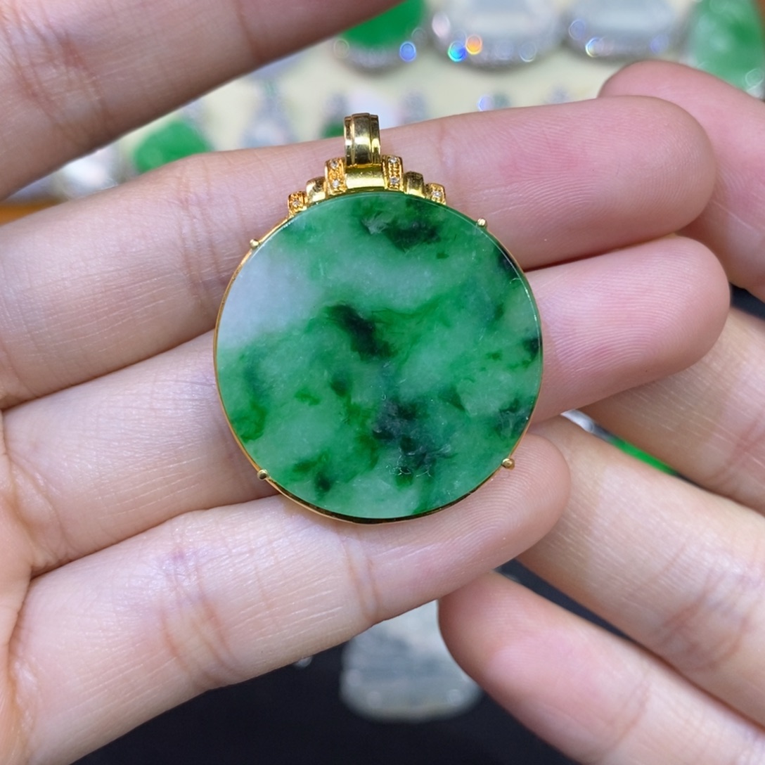 翡翠吊坠(不含链)18K金镶嵌