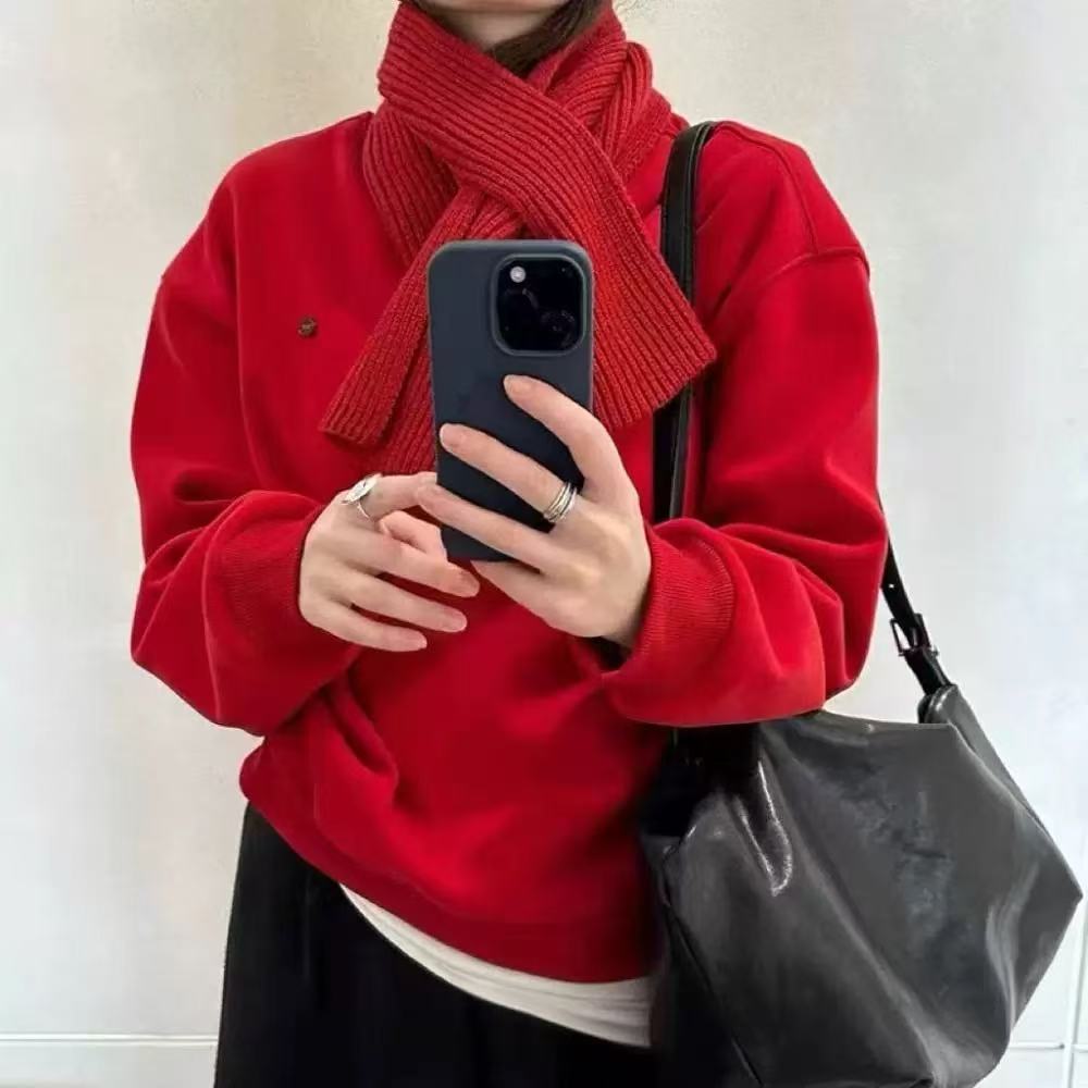 5313新年大红色上衣冬季新款圣诞氛围感加绒圆领卫衣女带围巾保暖