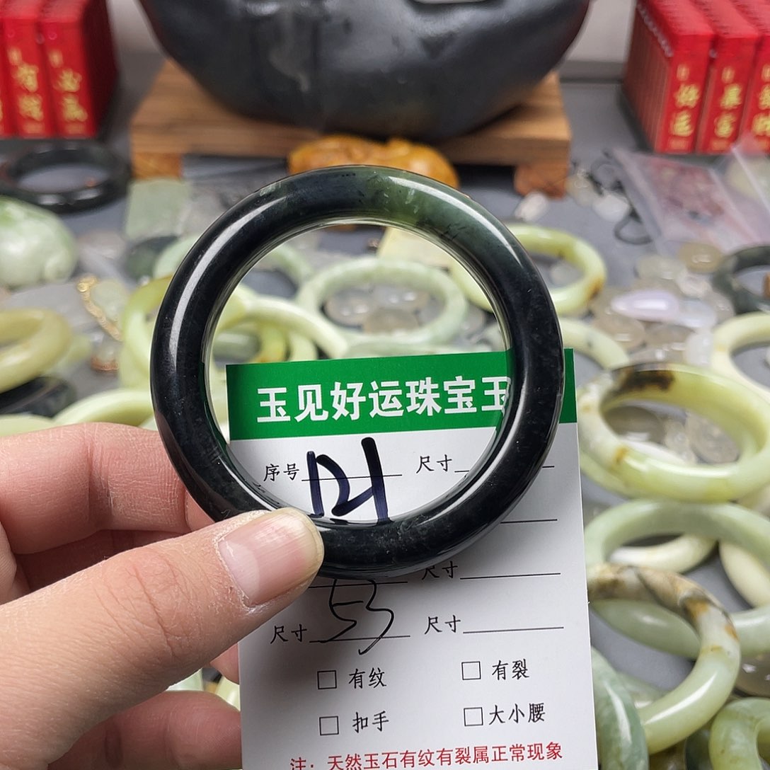 蛇纹石玉手镯未镶嵌