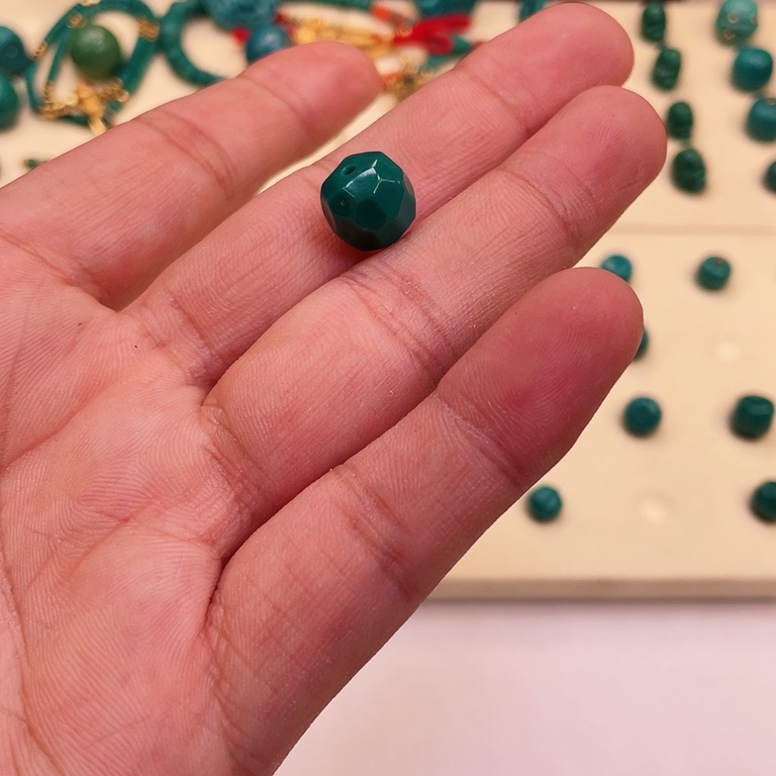 绿松石颈饰未镶嵌