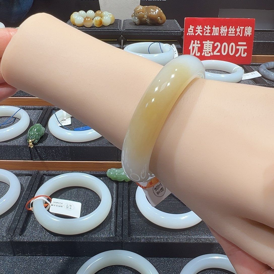 和田玉手镯未镶嵌