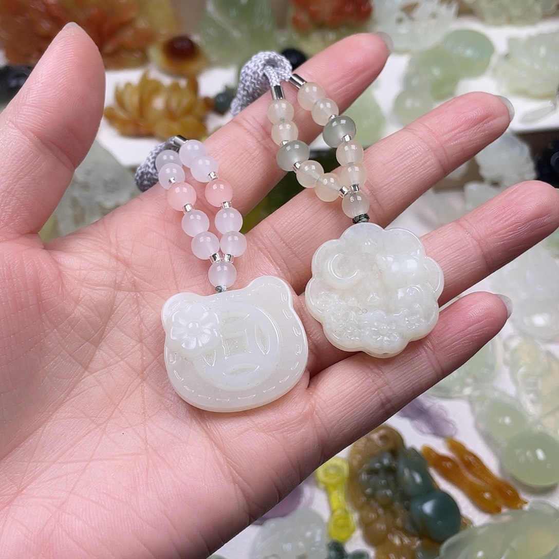 蛇纹石玉未镶嵌颈饰