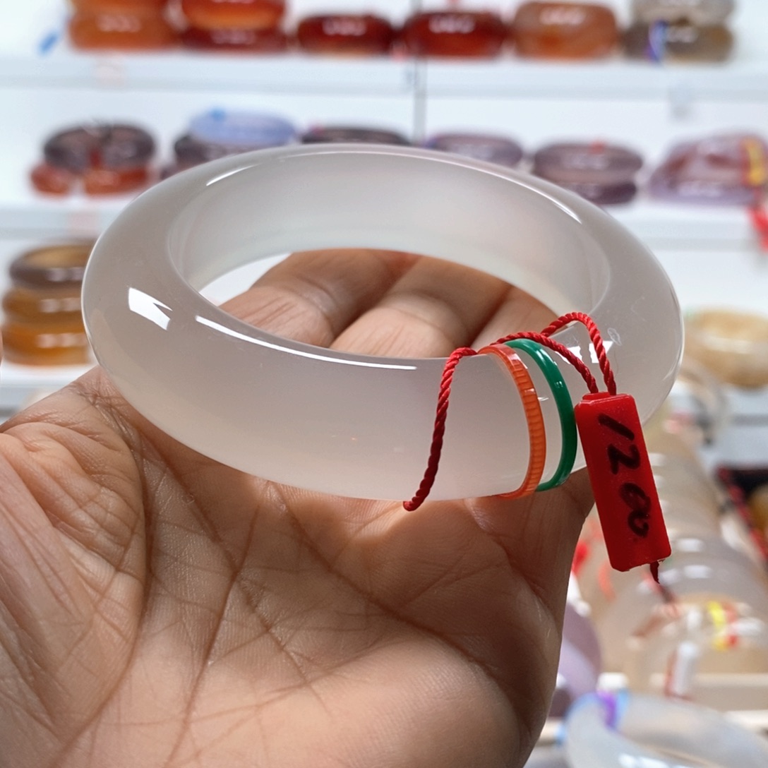 w***e玛瑙/玉髓手镯未镶嵌天然纹雾