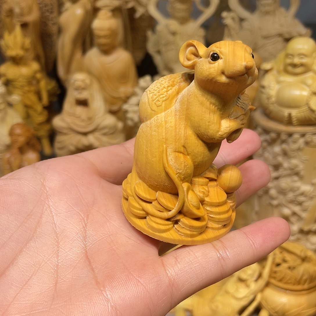 黄杨木瑕疵小老鼠