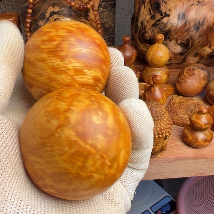 象***爵松木（琥珀木）无事牌