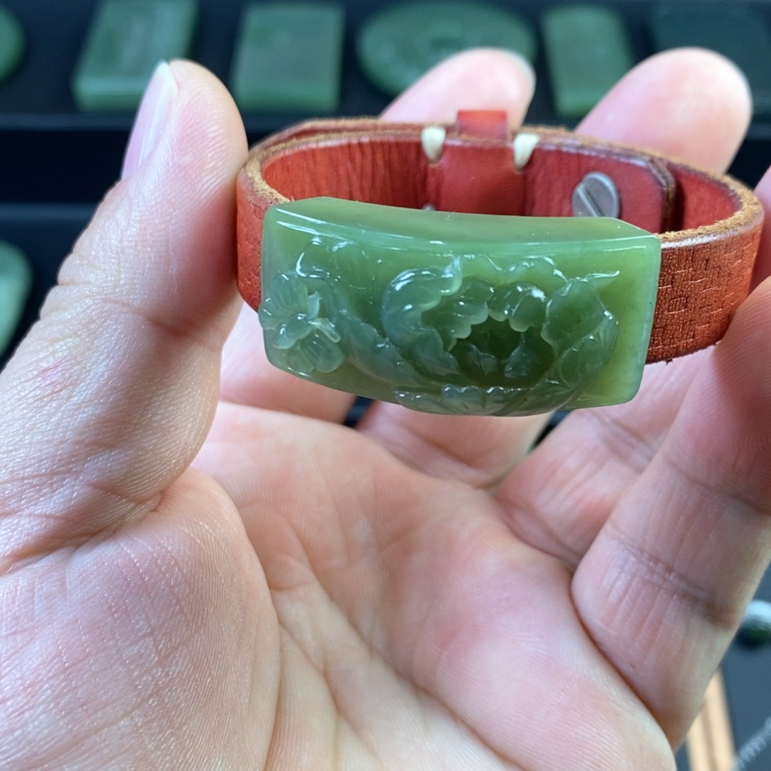 岫岩老玉（透闪石质玉）手牌未镶嵌
