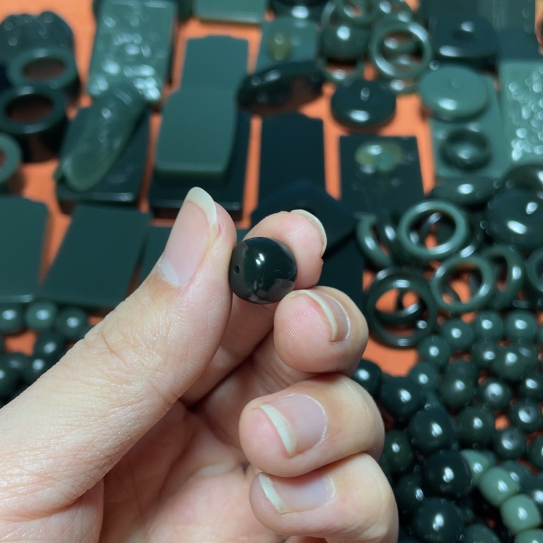 礼***五和田玉未镶嵌颈饰