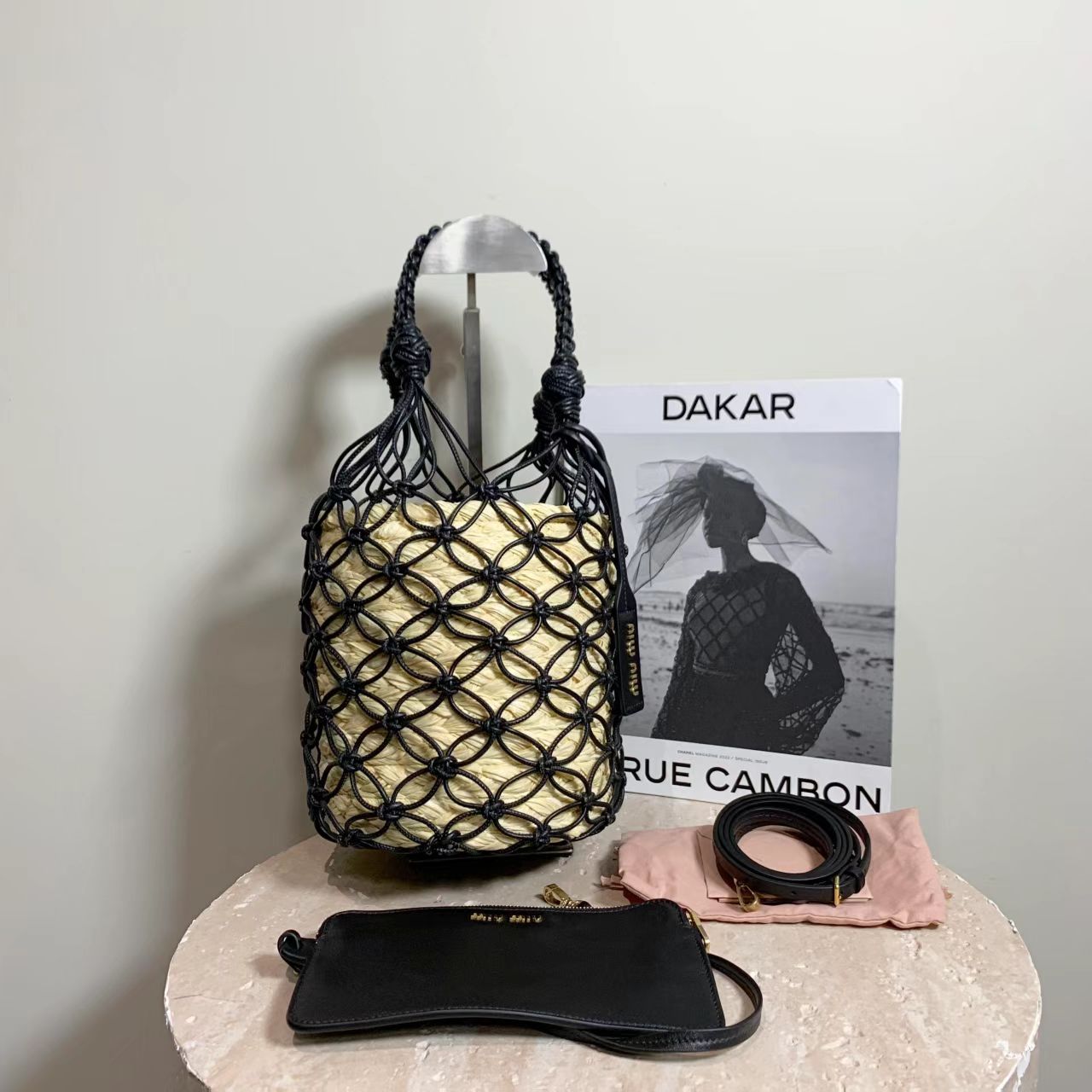 99新 MIU MIU/缪缪 壹臻/新款网眼草编水桶包 60221365