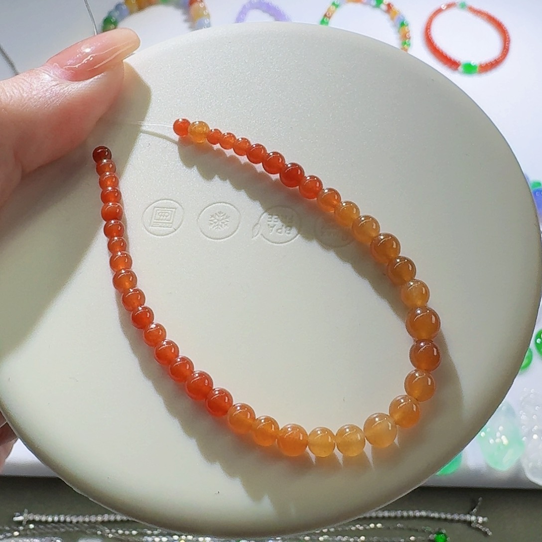 翡翠颈饰未镶嵌小米珠