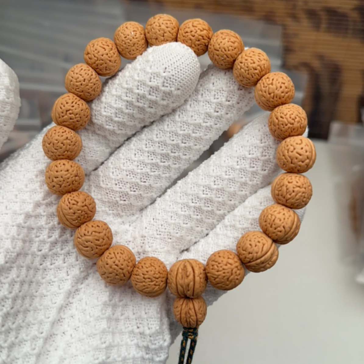 13尺寸蚂蚁纹桃核手串