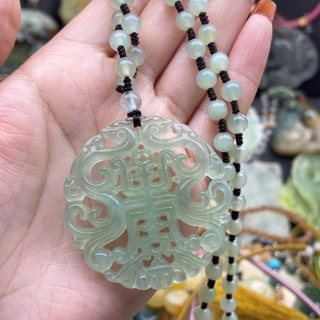 蛇纹石玉颈饰未镶嵌