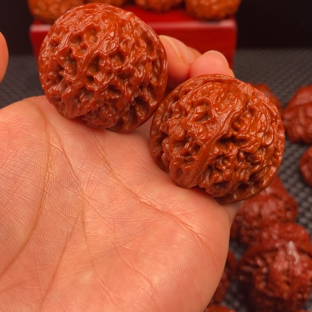 文玩核桃吊坠苹果园