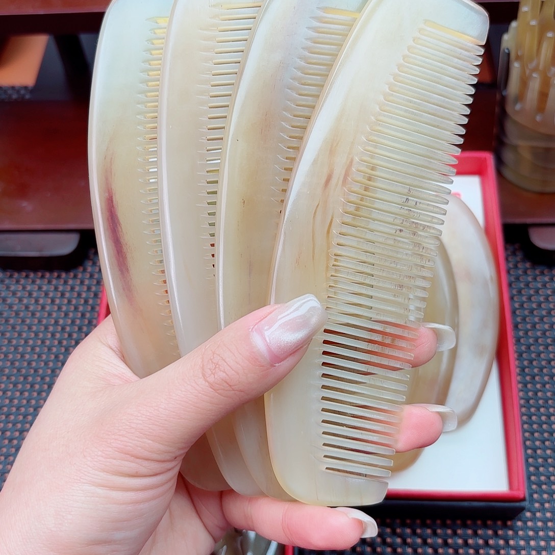 纯手工制作纯牛角梳子